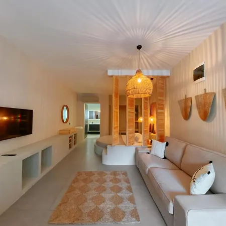 Clotho Suites - Golden Life Resort 아파트호텔 *