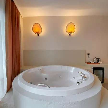 Clotho Suites - Golden Life Resort *